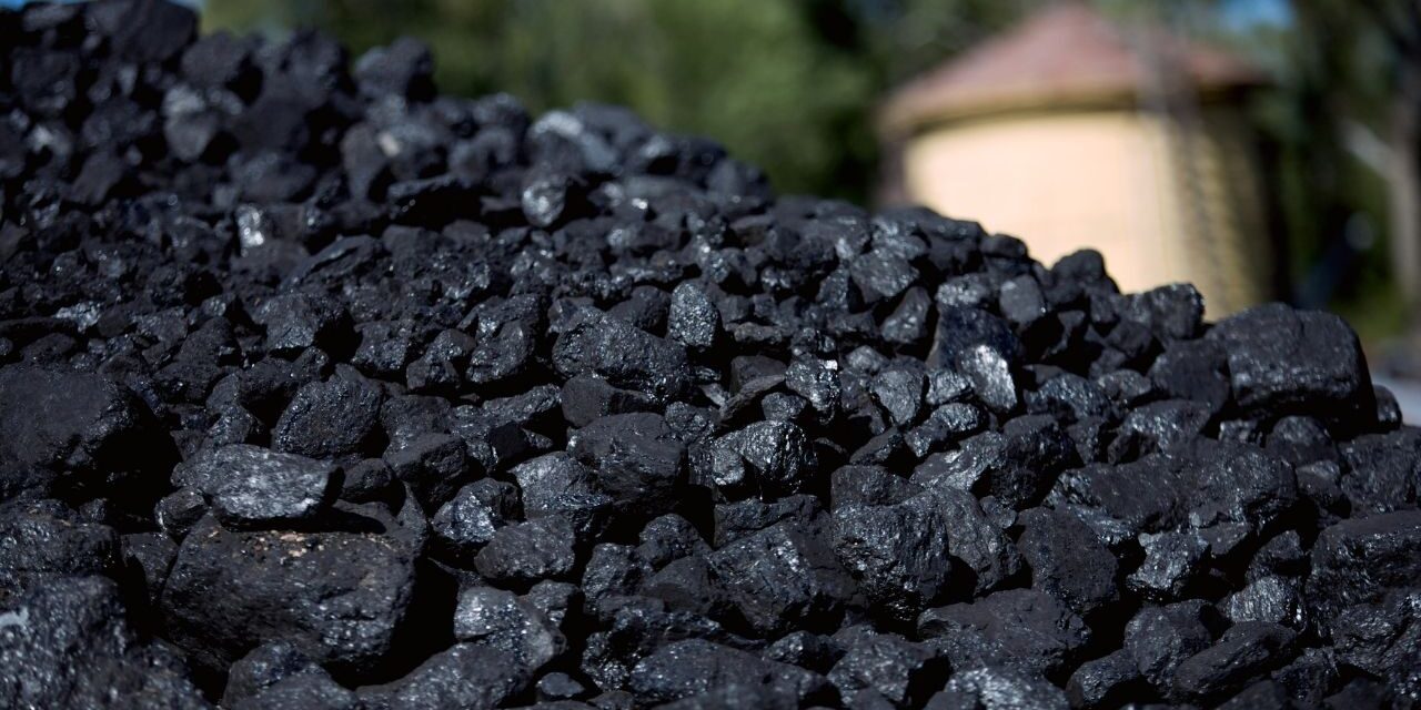 Jak przechowywać węgiel, by zachował jakość przez zimę?